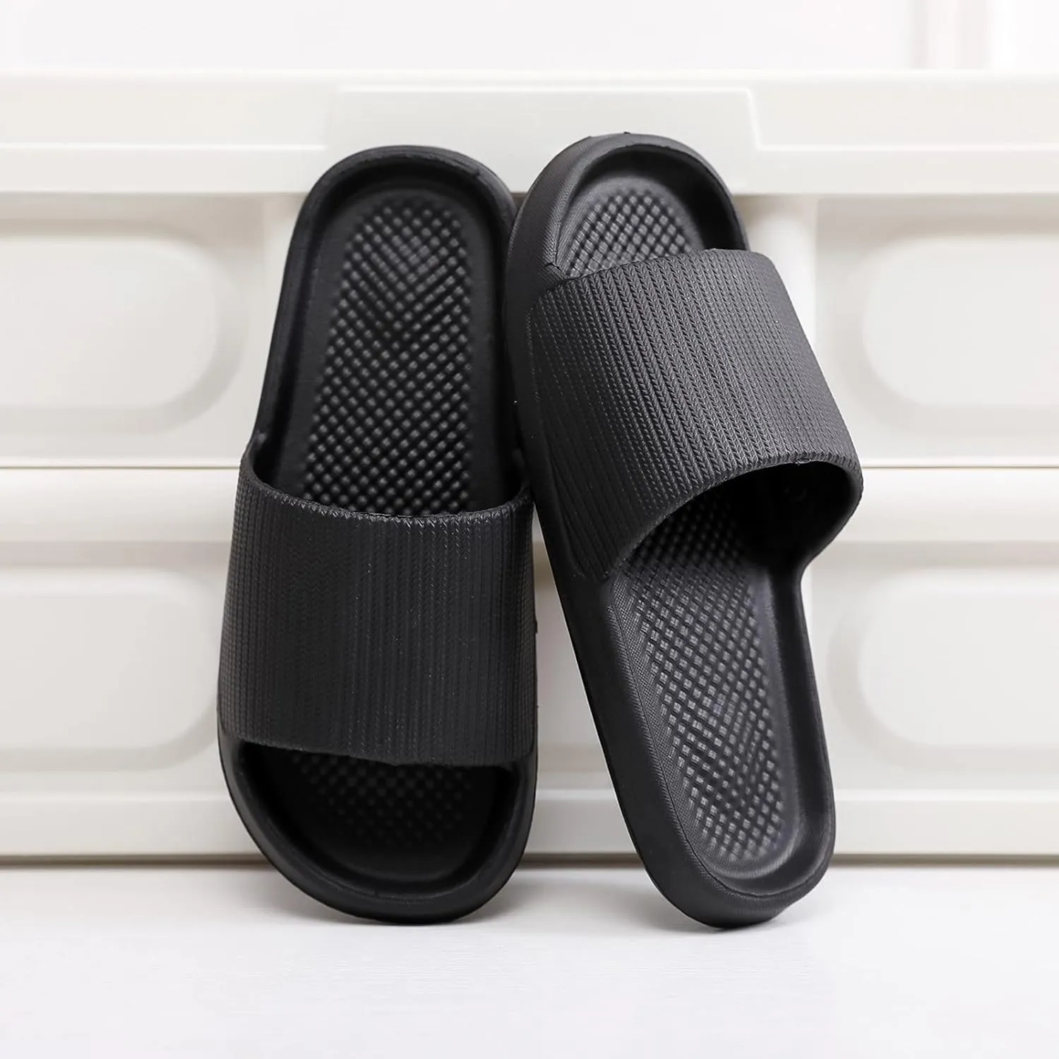 Men Shower Slippers Non-Slip Bathroom Slides Waterproof Pool Beach Flip-Flops Slip On Summer Bathroom Sandal