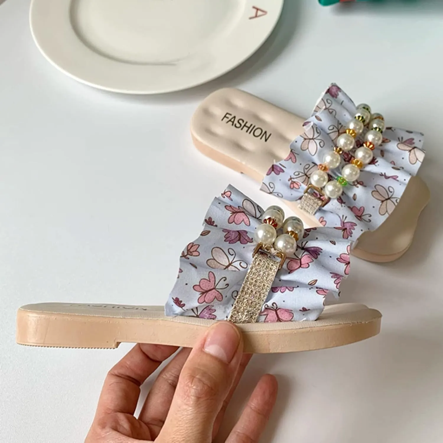 sfdgfhyf Girls Flat Sole Shoes Children Slippers Fashion Floral Ruffle Pearl Flat Bottom Flip Flop Fashion Beach Slippers