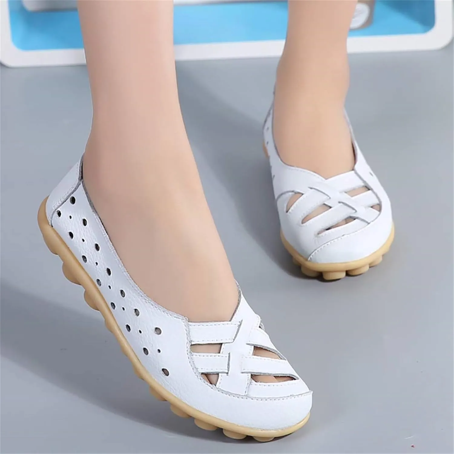 Soft Comfortable Sandals for Women Comfortable Hollow Out Slip On Loafers Flat Arch Support Round Toe Non-Slip Shoes Breathable Orthopedic Beach Shoes for Walking Driving