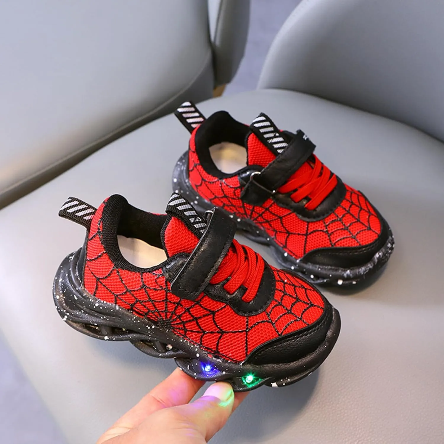 Toddler Kids Light Up Shoes LED Luminous Trainers Mesh Breathable Walking Sneakers for Boys Girls